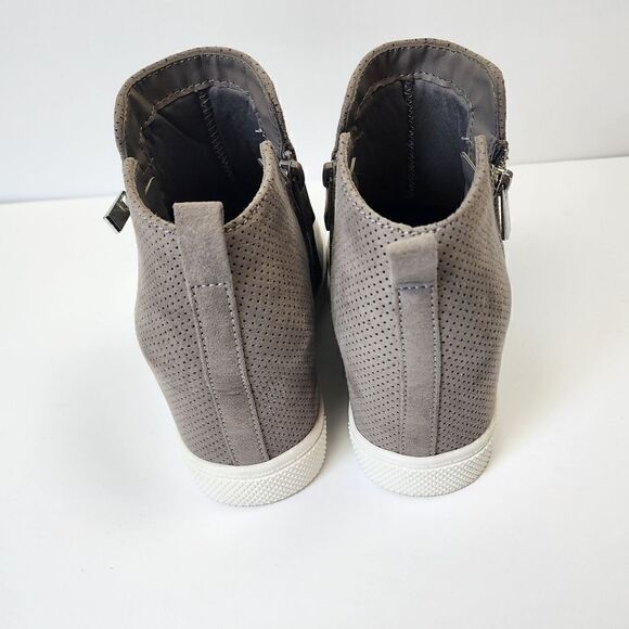 TORRID WOMEN'S PERFORATED WEDGE SNEAKER SIZE 7W GRAY - Picture 2 of 9